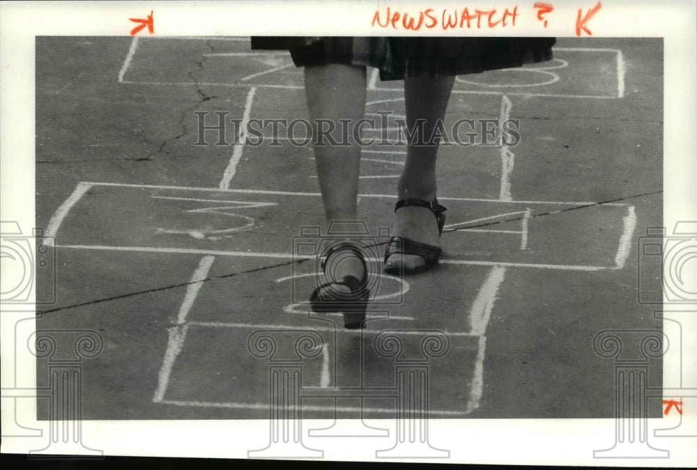 1981 Press Photo Hop Scotch- Historic Images