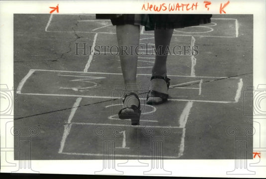 1981 Press Photo Hop Scotch- Historic Images