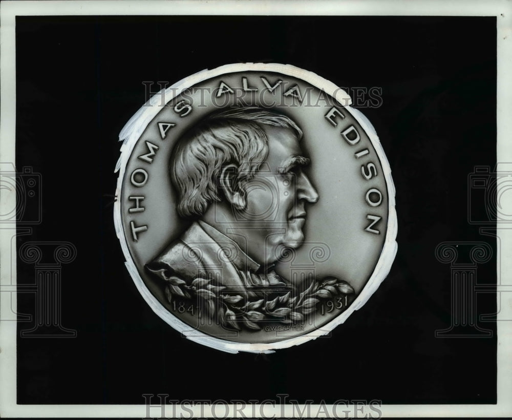 1965 Press Photo The Thomas Alva Edison medallion- Historic Images