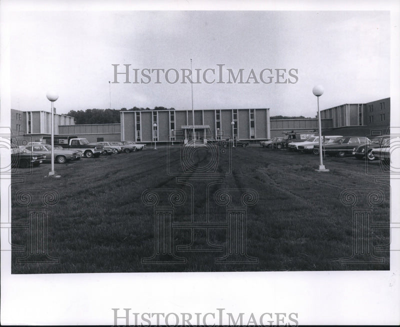 Load image into Gallery viewer, 1969 Press Photo Cuyahoga Hills Bays School Prison - cva72400
