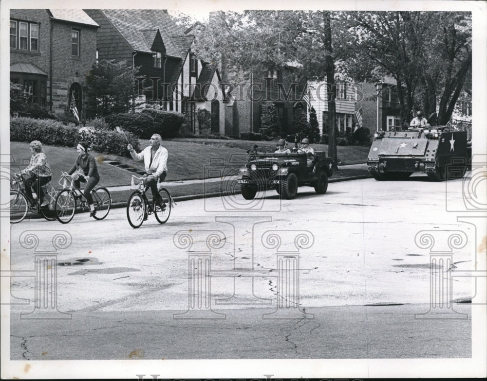 1968 Press Photo Memorial Day Parade- Historic Images