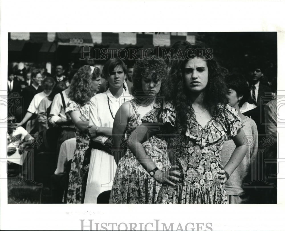 1990 Press Photo Emily Stone, grad senior from Oberlin College stands with her - Historic Images