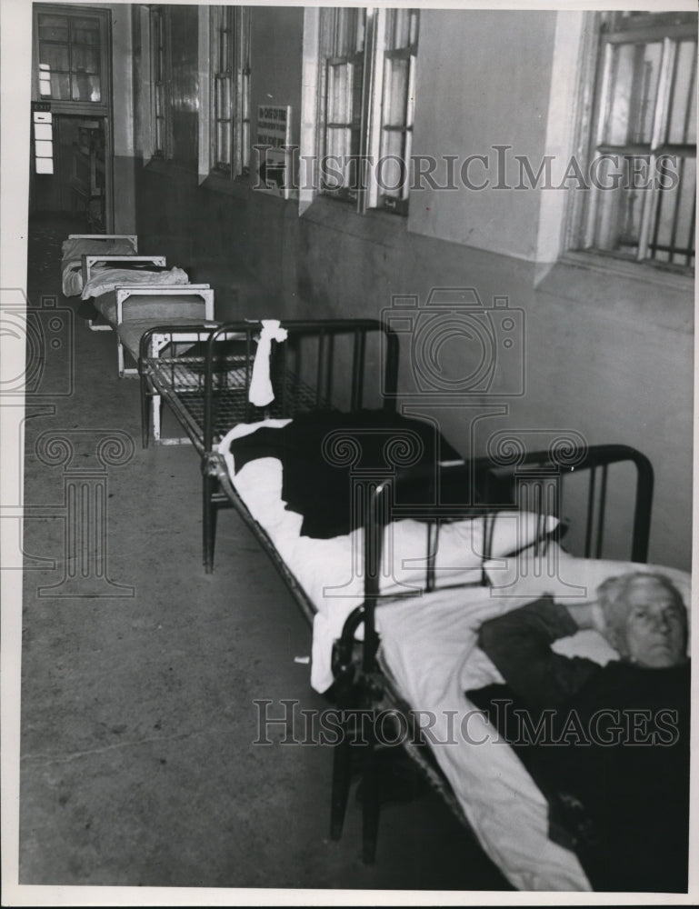 1953 Press Photo The Warrensville Workhouse hall for sleeping quarters- Historic Images