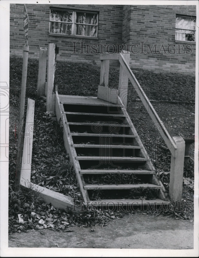 1967 Press Photo Stairway to the CTS Stop at Euclid Ave &amp; Torbenson Drive SE- Historic Images