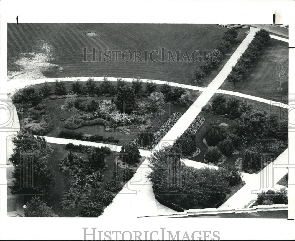 1990 Press Photo Kent State University Garden from the roof of the Library- Historic Images