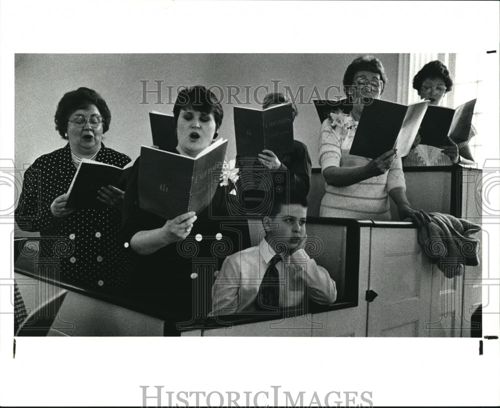 1990 Press Photo Women&#39;s Chorus at the reorganize Church of Jesus Christ.- Historic Images