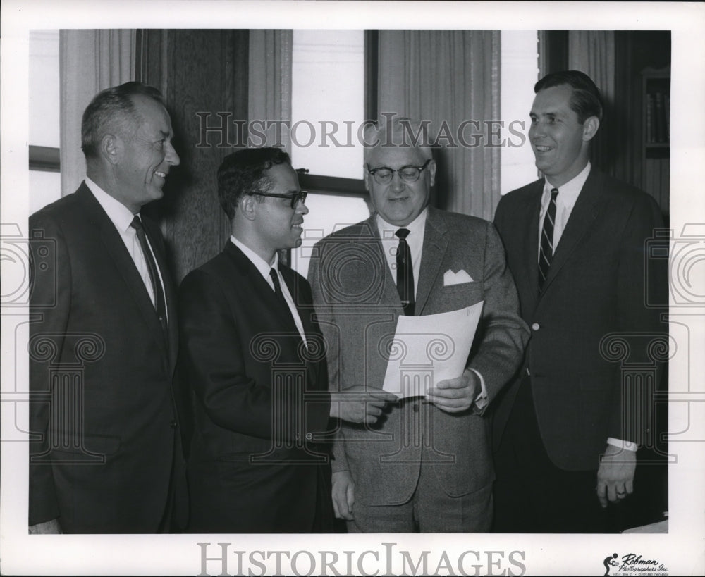 1967 Press Photo Councilman George White with Raymond Channock- Historic Images