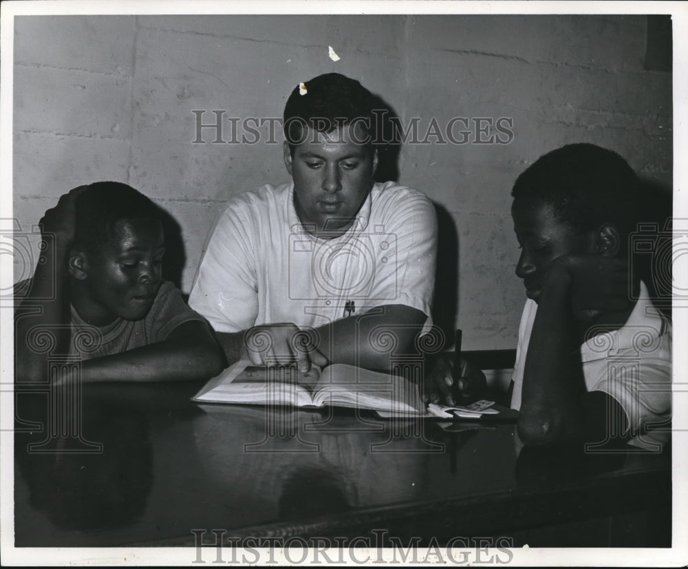 1967 Press Photo John Rullo Director PAL Program and Psychologist. - Historic Images