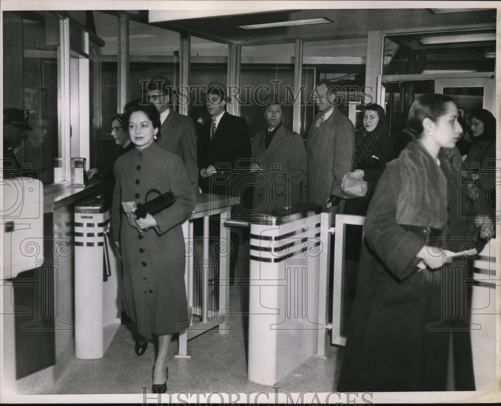 1955 Press Photo  The Rapid Transit  on the opening day on the Superior Station- Historic Images