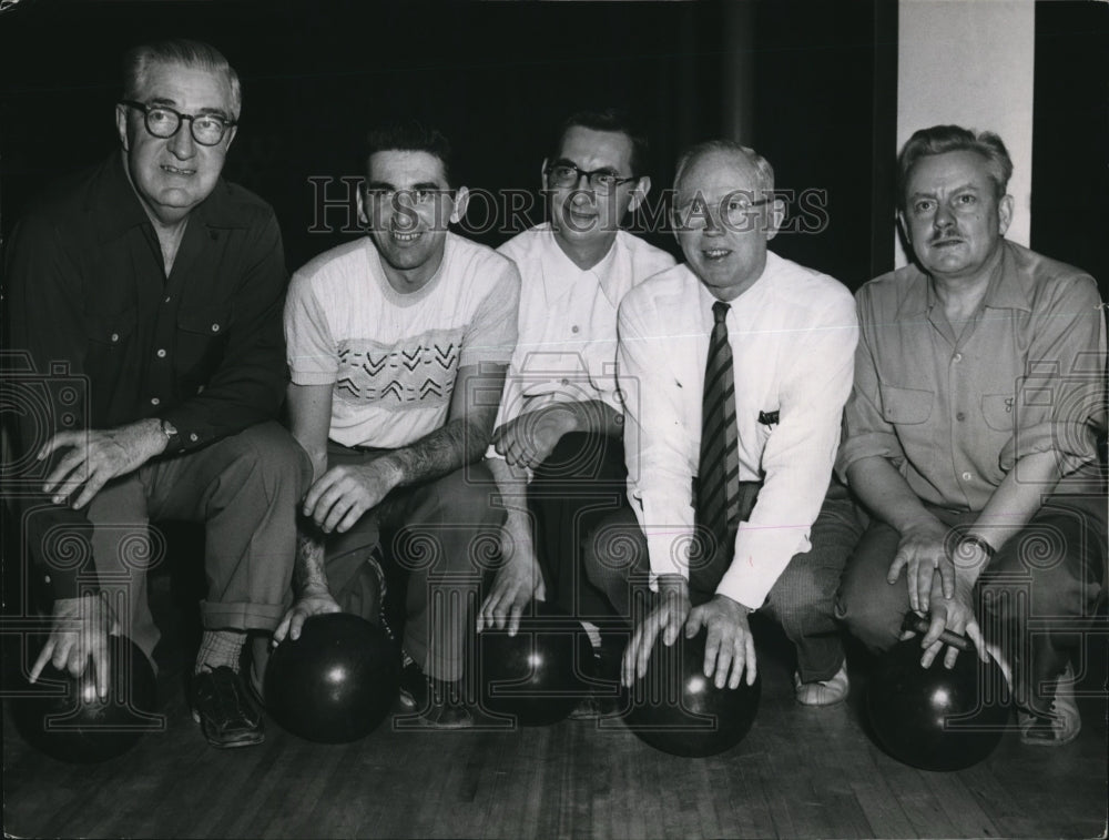 1954 Press Photo The Bowlers PLayers- Historic Images