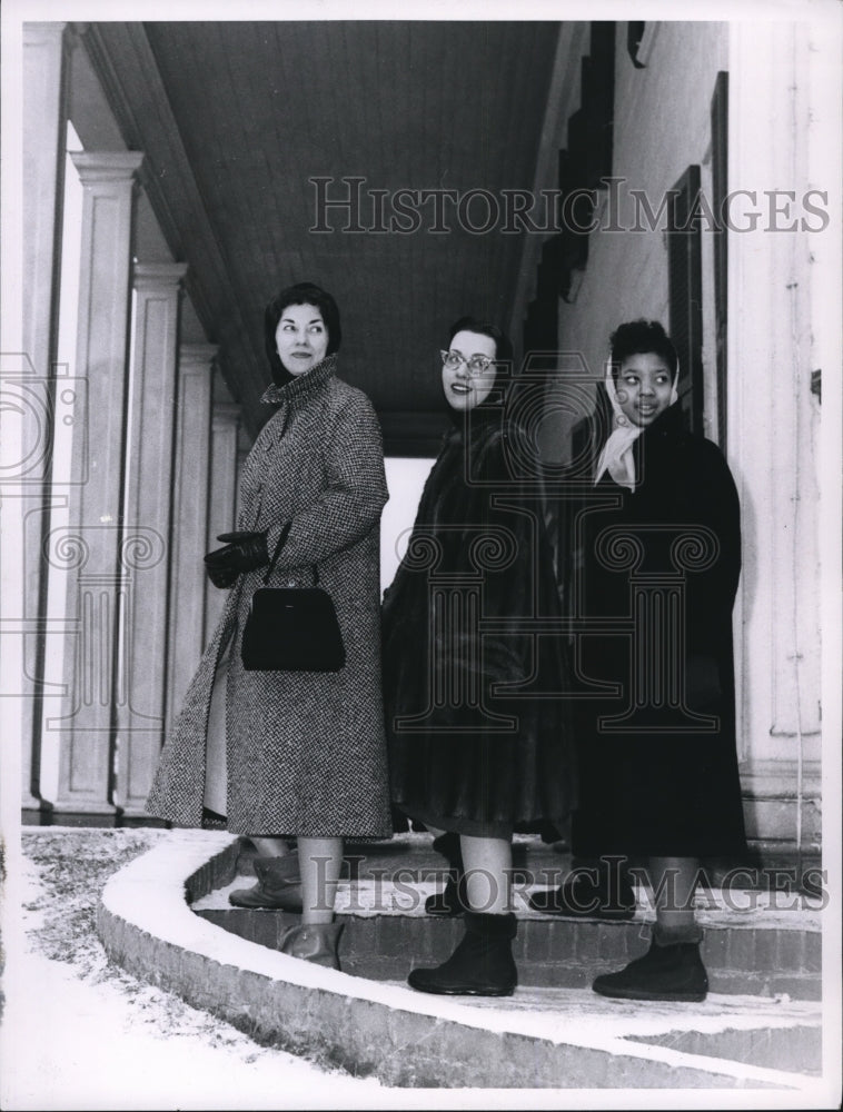 1950 Press Photo  Miss Hildegarde Boelus, Mrs. Helen Foster and Ruth Hart- Historic Images