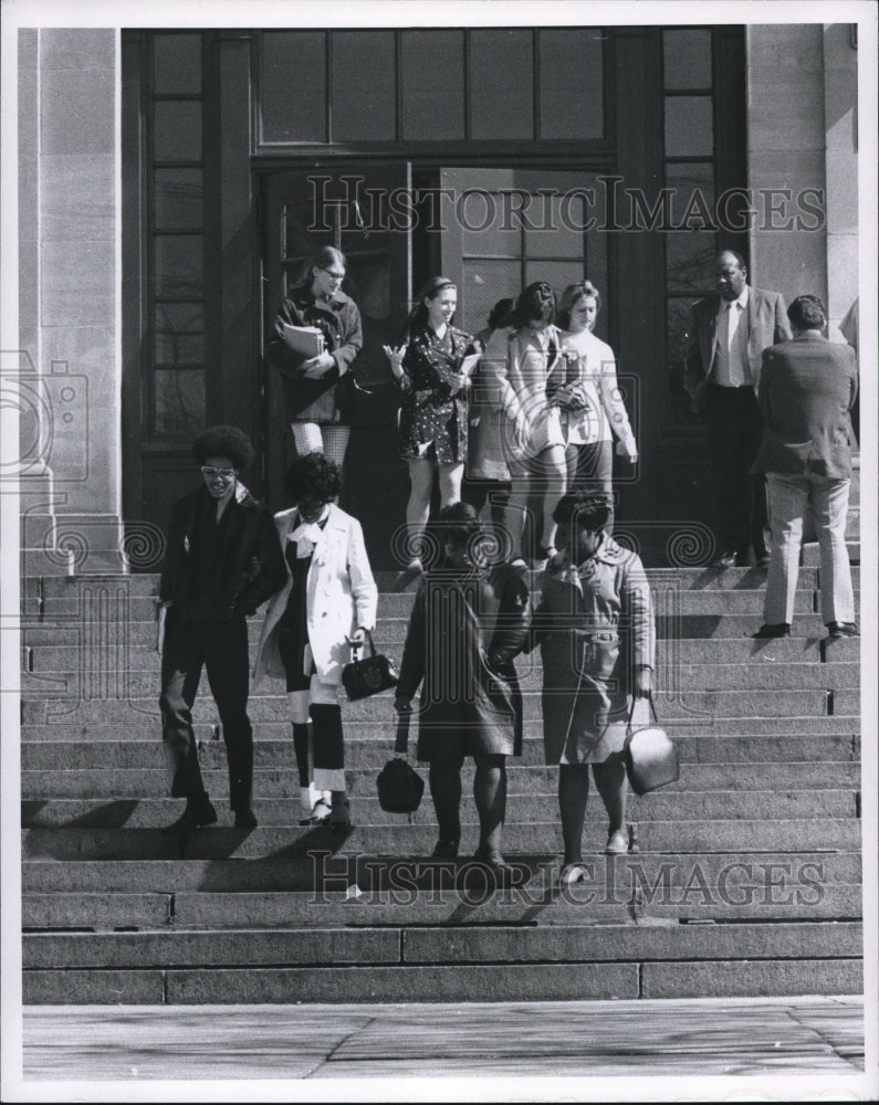 1970 Press Photo  The riots at the Collinwood High demonstration- Historic Images