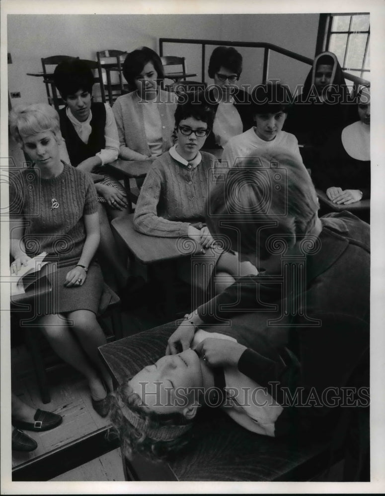 1967 Press Photo The demonstration of the resuscitation- Historic Images