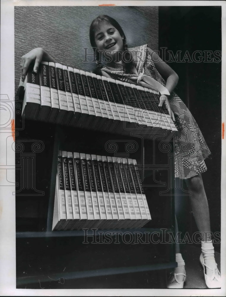 1966 Press Photo Laura Schedler, Foxboro Dr, Willowick- Historic Images