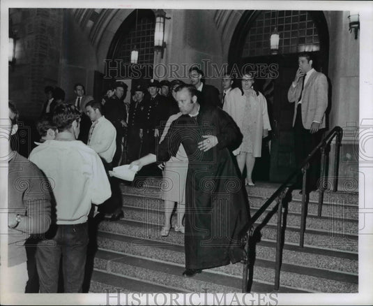 1969 Press Photo Riots & Demonstrators at St John Cathedral, Cleveland  - Historic Images