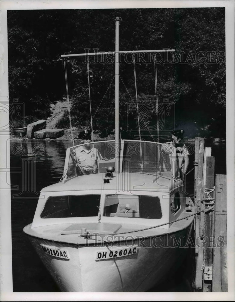 1964 Press Photo Ronald Hall &amp; Richard Louth of Harbor Patrol- Historic Images