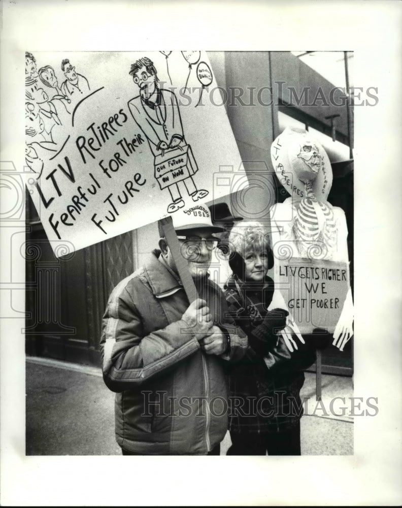 1988 Press Photo LTV Retirees Demonstration- Historic Images