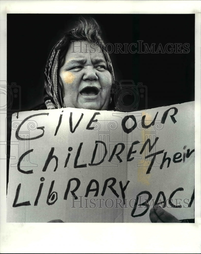 1988 Press Photo Patricia Presock of the Miles Park Library- Historic Images