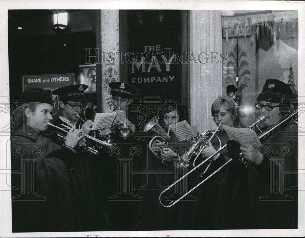 1966 Press Photo Salvation ceremony, Christmas music- Historic Images