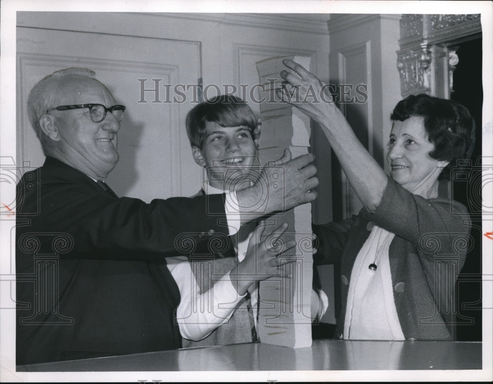 1967 Press Photo Tom Vanderwyst, Chery Blasco and Ann Korecky- Historic Images