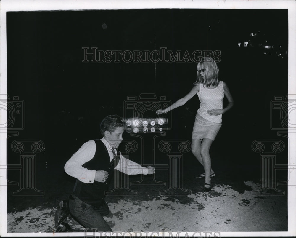 1967 Press Photo Manuel Serrano in PD&#39;sTeam Dance Contest- Historic Images