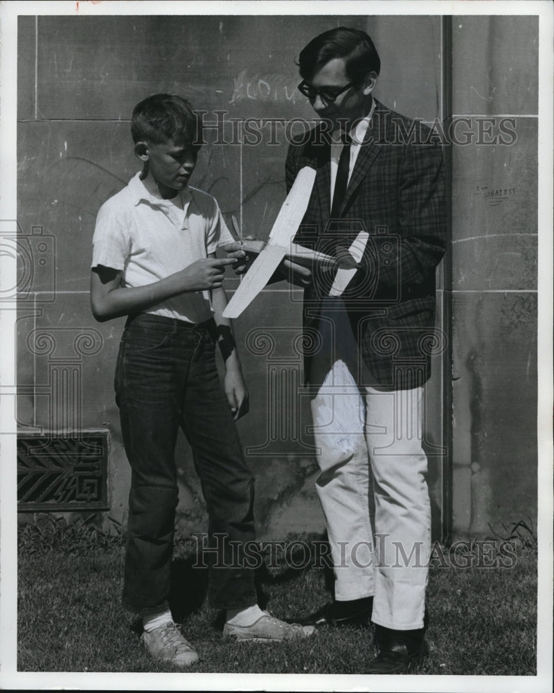 1964 Press Photo Bobby Trivett and Dan Tracy Aviation Instructor- Historic Images