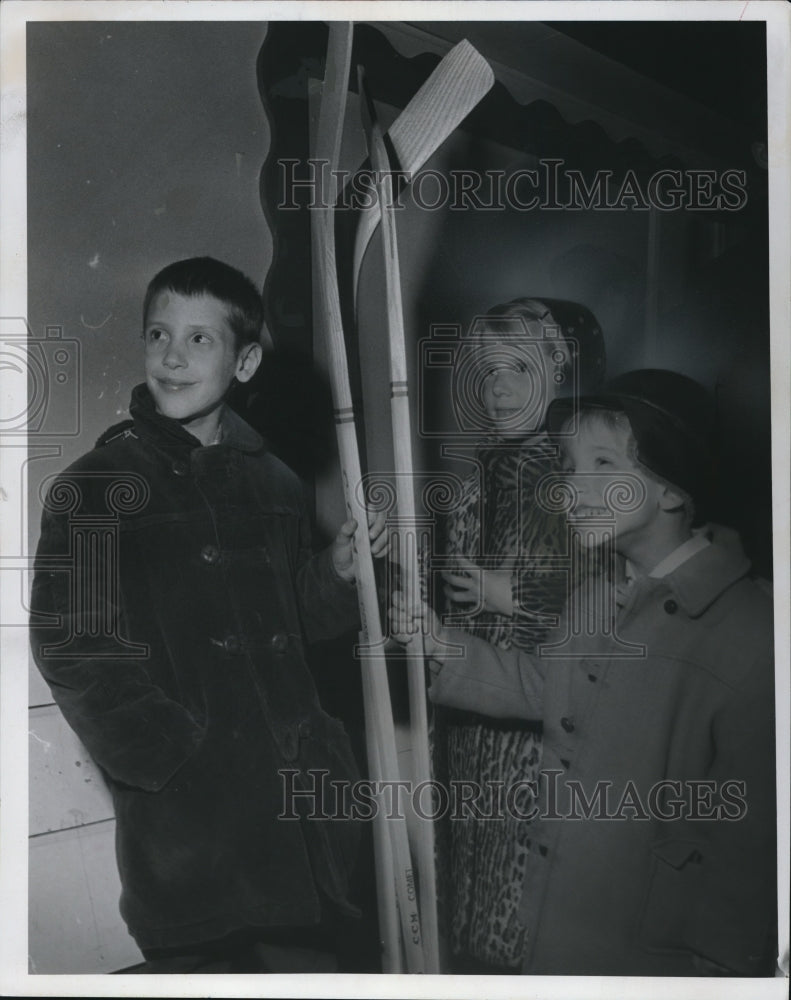 1968 Press Photo Sticks Day Dole, Norma Jean and David children of Norman Kondik- Historic Images