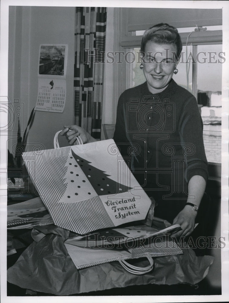 1960 Press Photo Miss Arlene Butler, CTS Public relations supervisor- Historic Images