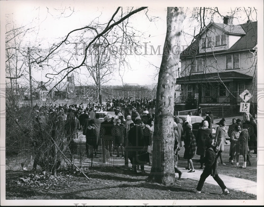 1965 Press Photo The Collinwood demonstration- Historic Images