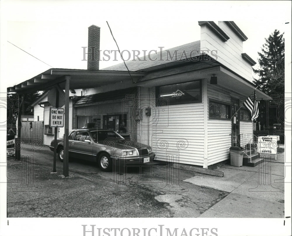 1991 Press Photo Mary Abdullah Owner of Farris Drive Thru Beverage- Historic Images