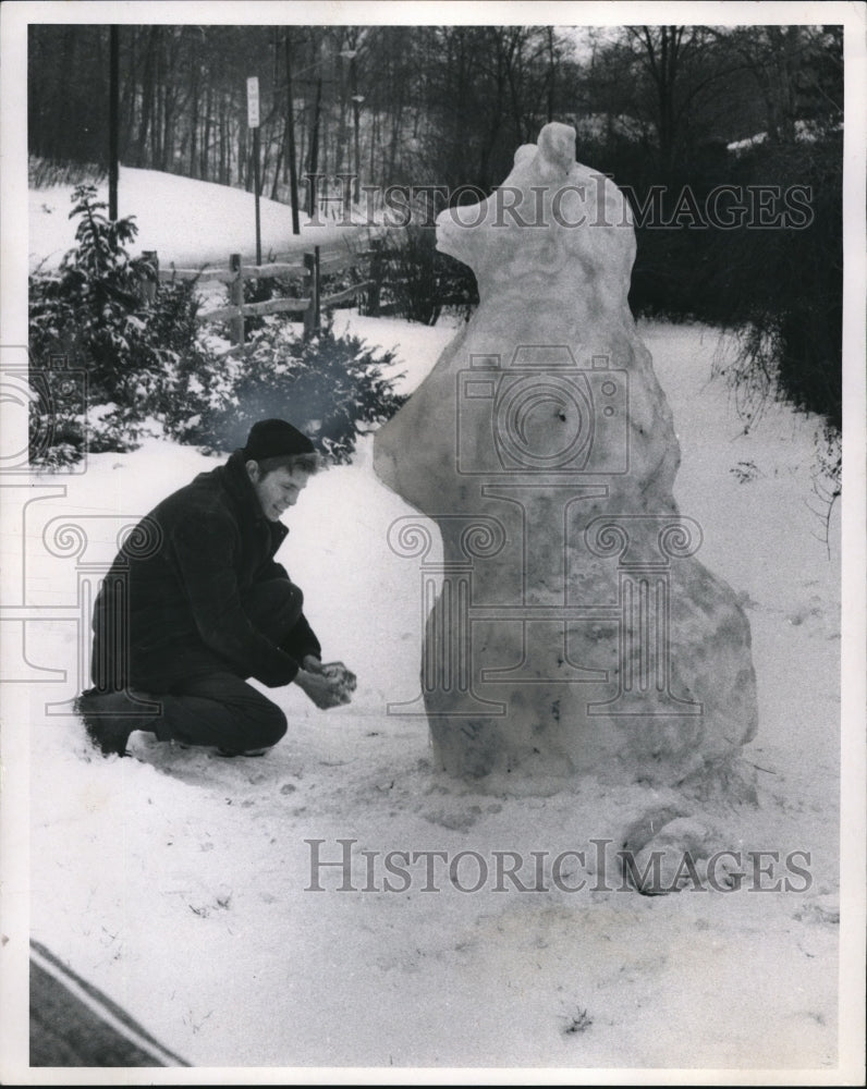 1969 Press Photo om Mucklo entry in the zoo&#39;s snow sculpturing contest - Historic Images