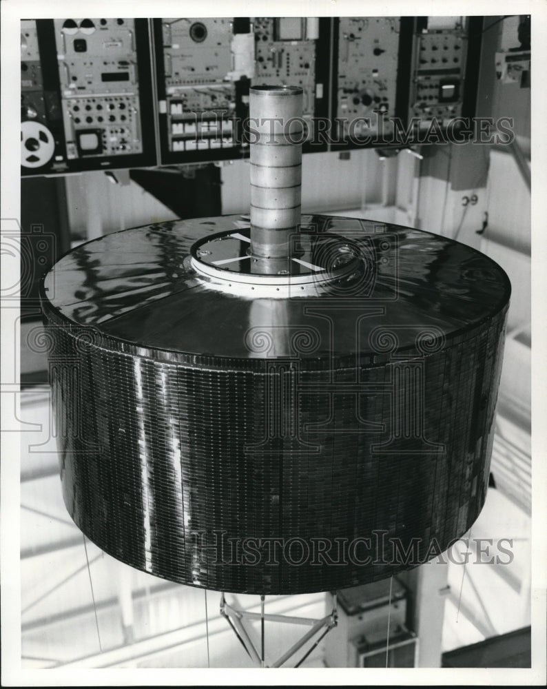 1967 Press Photo Newest Intelsat 2 satellite for launch by NASA over Atlantic- Historic Images