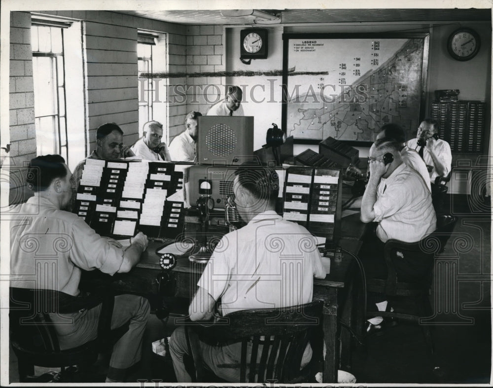 1945 Press Photo Reading counterclockwise at Broadcasters &amp; police working- Historic Images