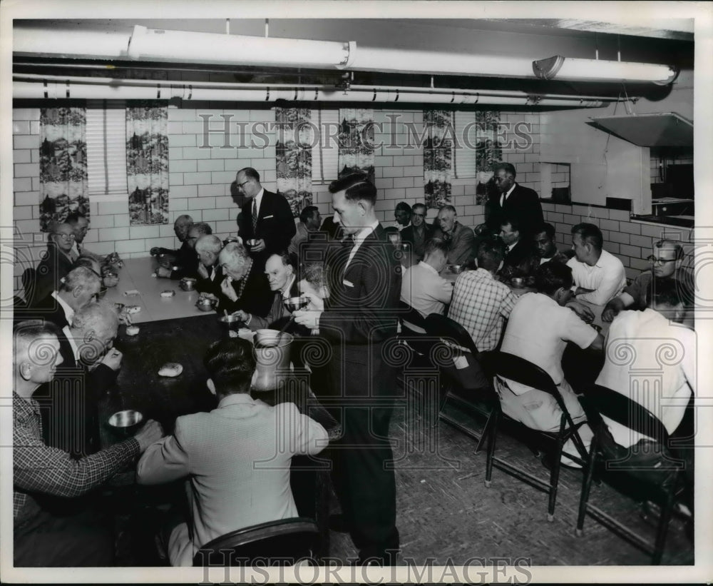 1960 Press Photo The Soup Kitchen of Salvation Army&#39;s Harbor Light Center- Historic Images