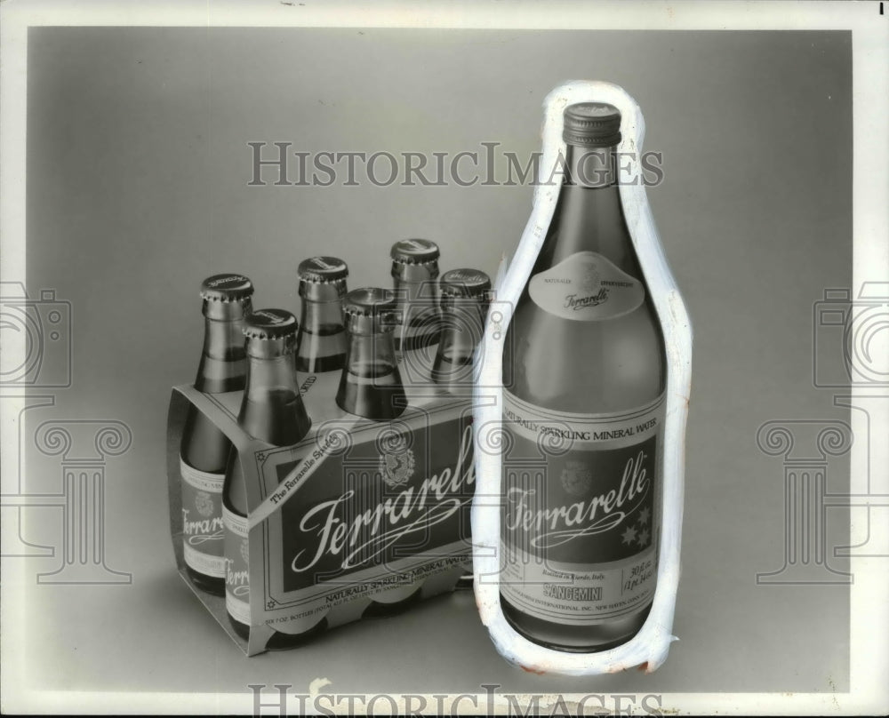 1979 Press Photo Mineral water- Historic Images