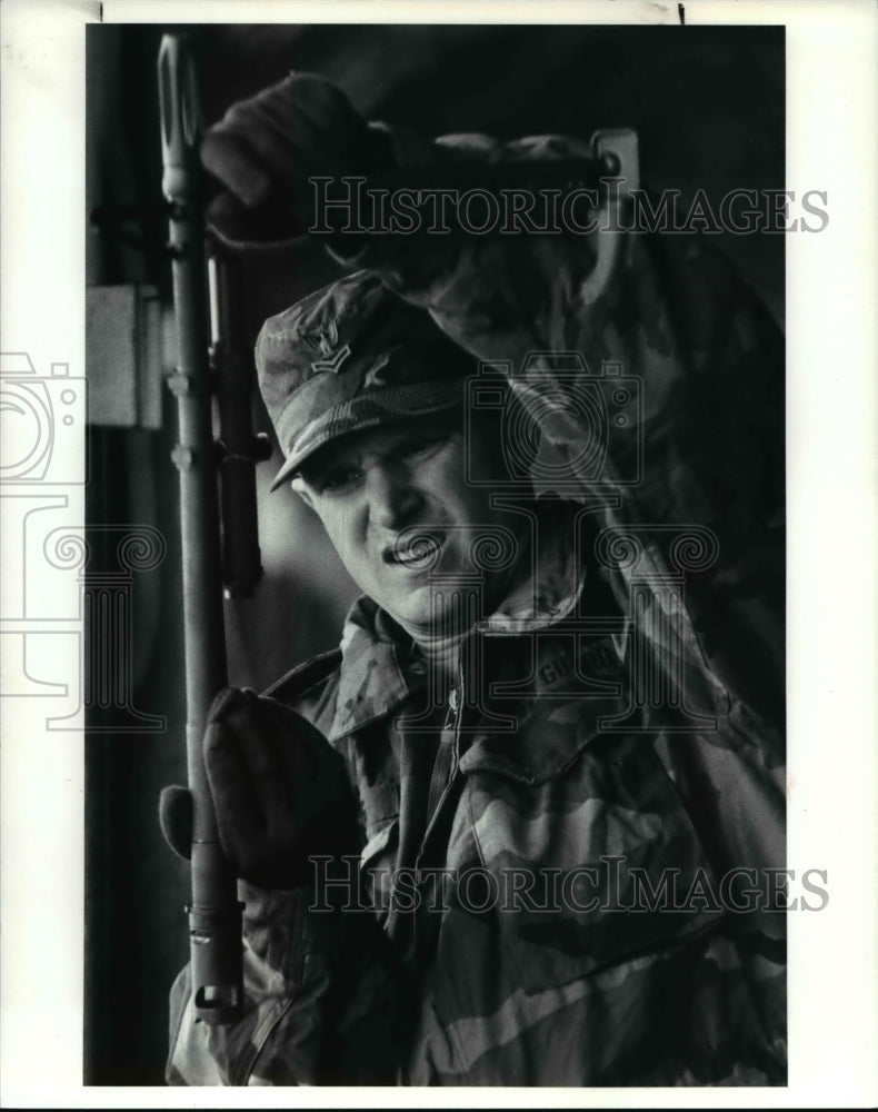 1990 Press Photo Sgt. Michael Meyers and the 460 M60 machine gun- Historic Images