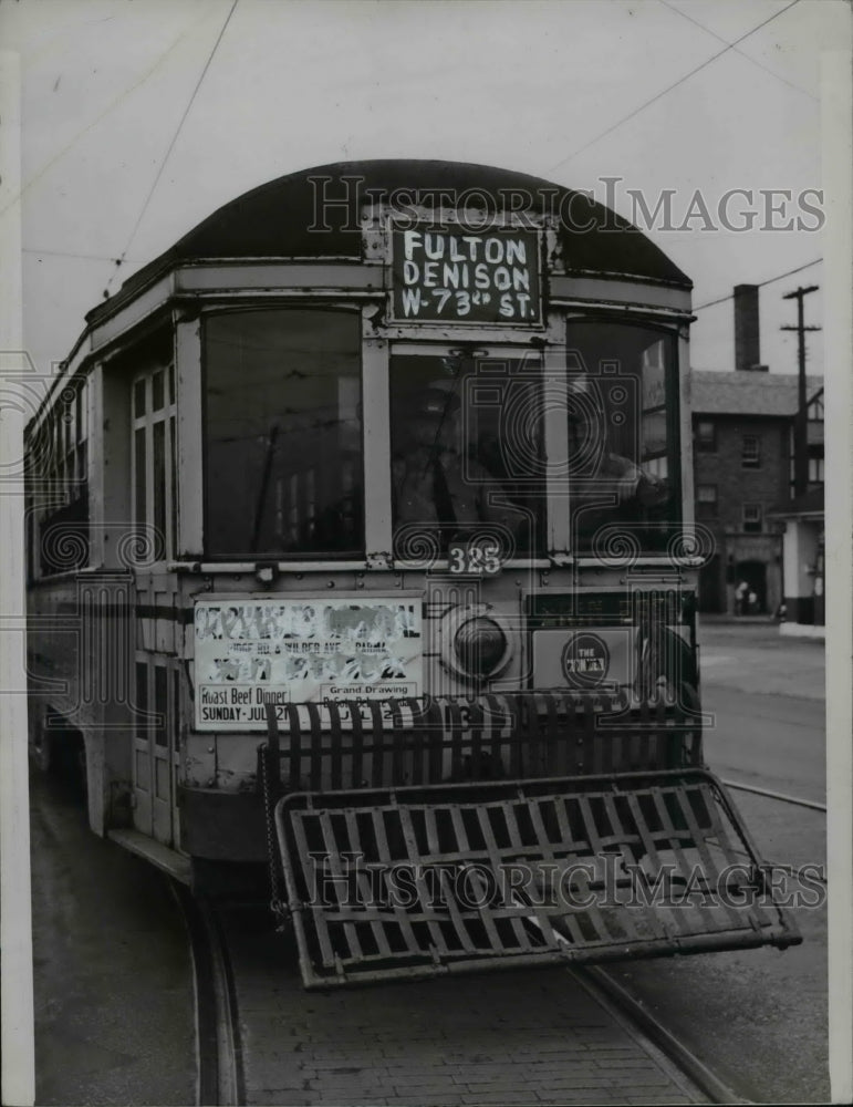 1946 Press Photo Sulton Denison Streetcar - Historic Images