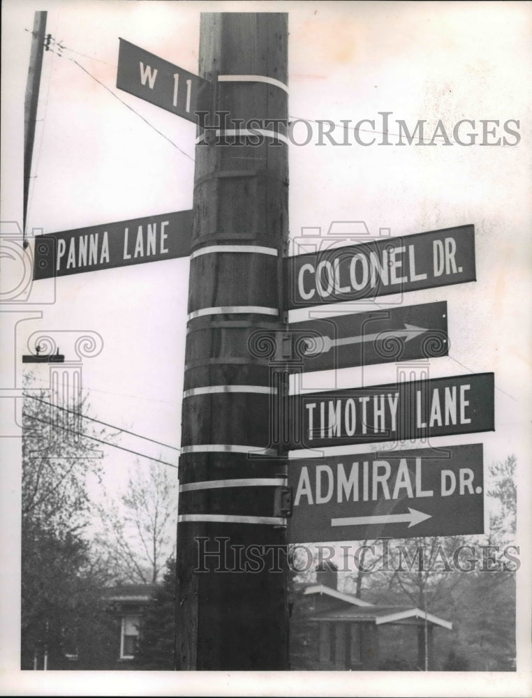 1967 Press Photo Street signs- Panna Lane, W11, Colonel Dr, Timothy Lane- Historic Images