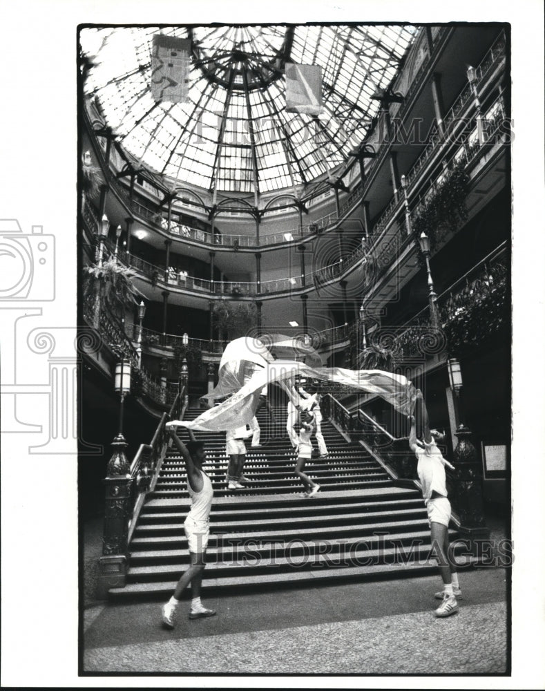 1982 Press Photo Spring Streams, Rivers &amp; Ravines, Rehearsal in the Arcade- Historic Images