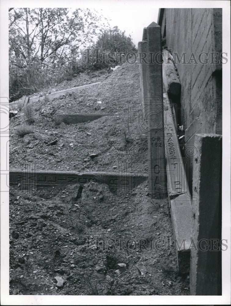 1969 Press Photo Walling, Cahoon &amp; Bassett Road sign post- Historic Images