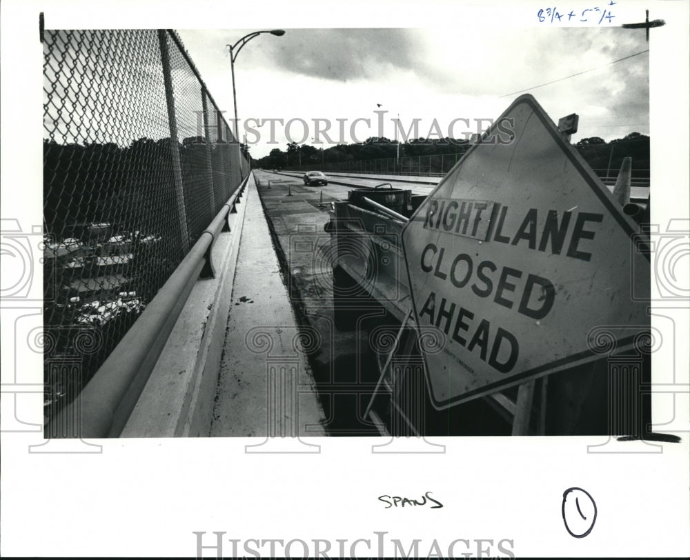 1991 Press Photo Patching repairs on Clifton Lake Bridge - Historic Images