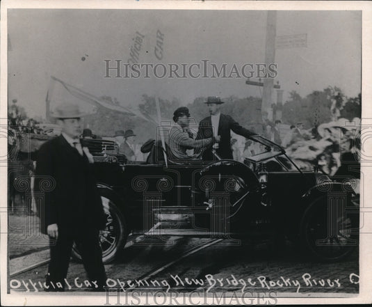 1971 Press Photo Grand opening of Detroit-Rocky River bridge; Carl Stern- Historic Images