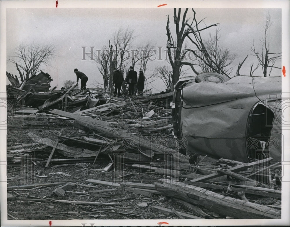 1965 Press Photo Searching rubble of a corner grocery-gas station in Pittsfield - Historic Images