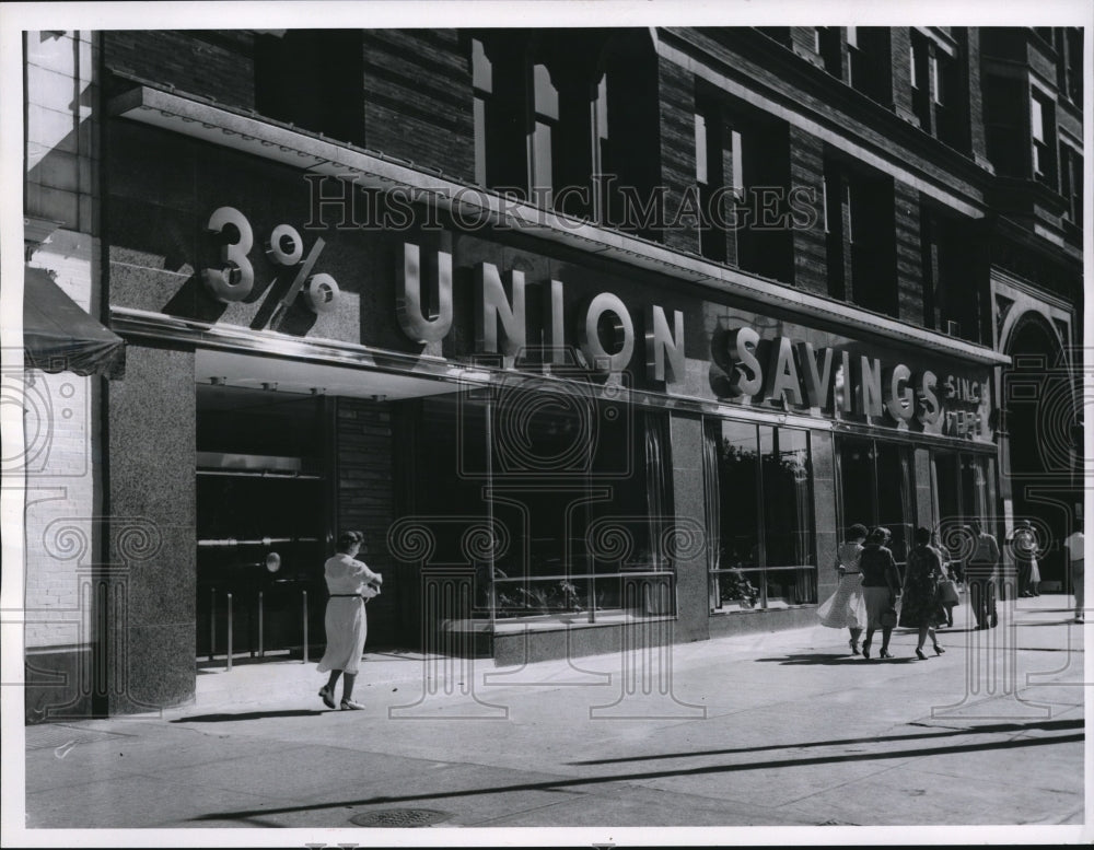 1956 Press Photo The remodeled Union Savings &amp; Loan Company- Historic Images