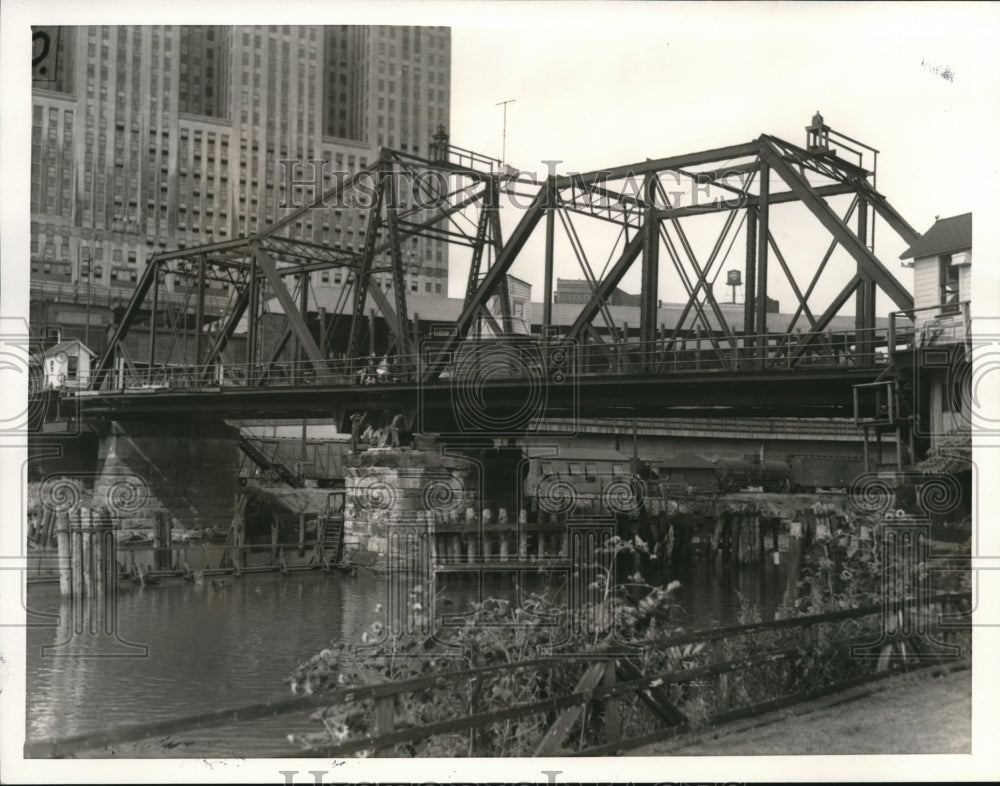 1937 Press Photo Lower W. 3rd St Bridge - Historic Images