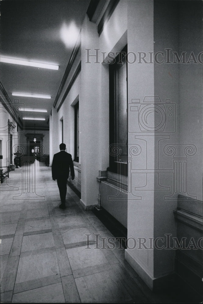 1969 Press Photo Inside the Lakeside Courthouse - Historic Images