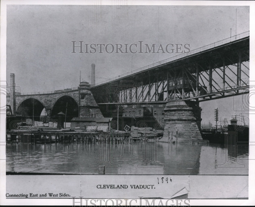 1960 Press Photo Connection of East and west Side of Superior Ave. Viaduct.- Historic Images