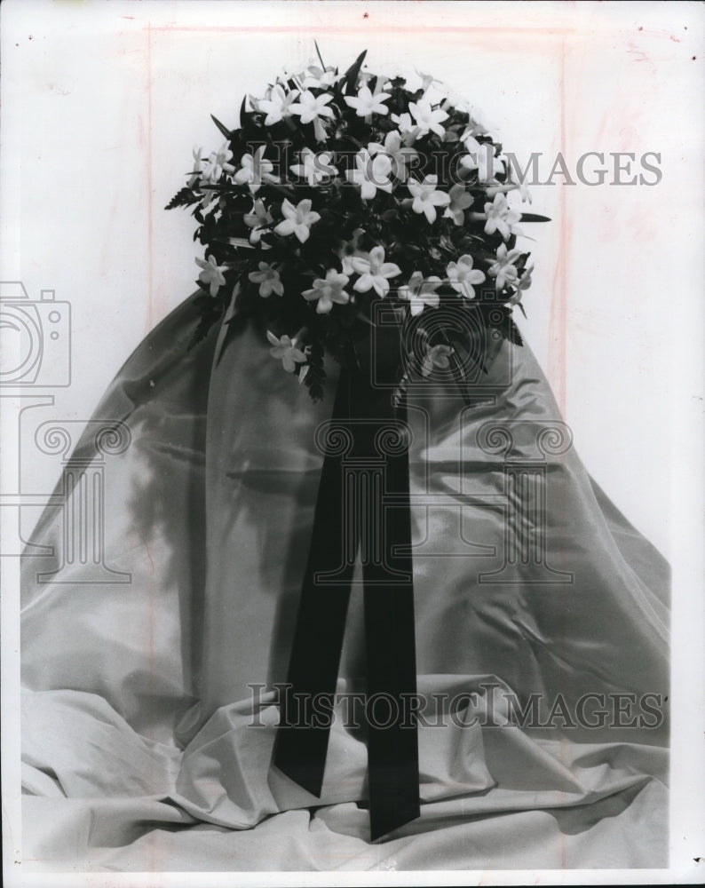 1969 Press Photo Wedding Bouquet Flowers.- Historic Images