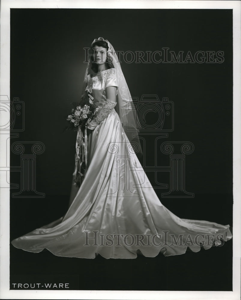 1951 Press Photo Mrs. Elmer Barker McConoughey, 2488 Wellington Rd. Cleve. Hts - Historic Images