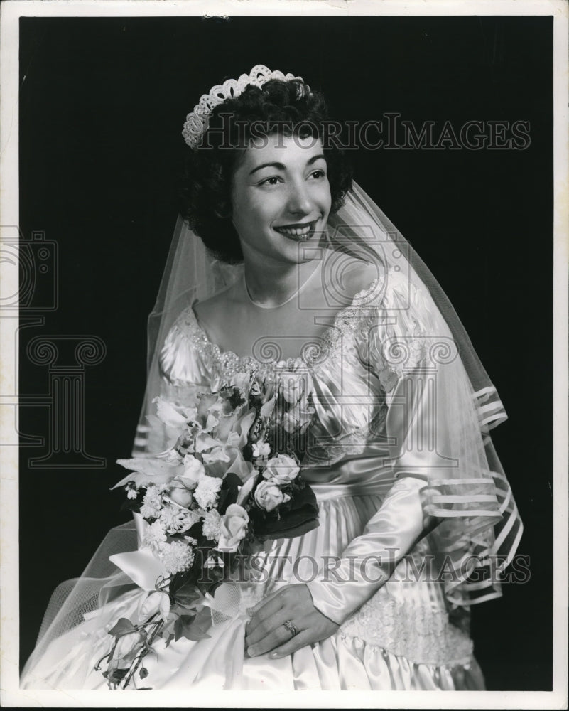 1953 Press Photo Mrs. Henry Corona, 1181 Argonne Rd. - Historic Images